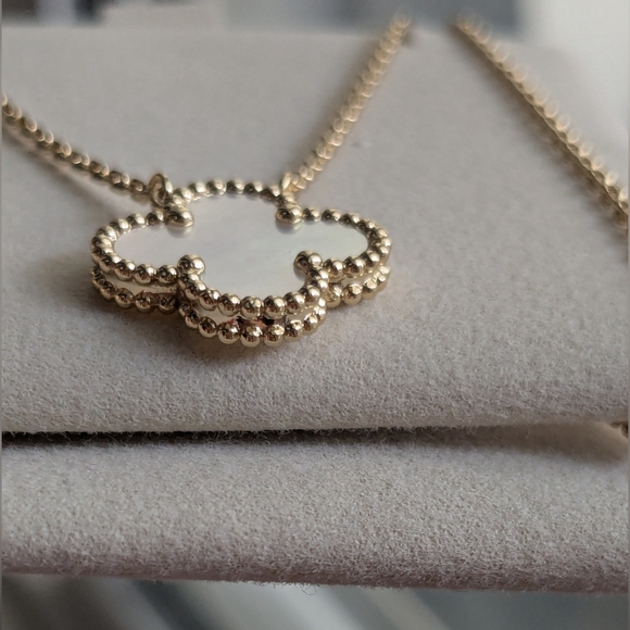 Clover Mother Of pearl Necklace V-gold - Picture 5 of 8